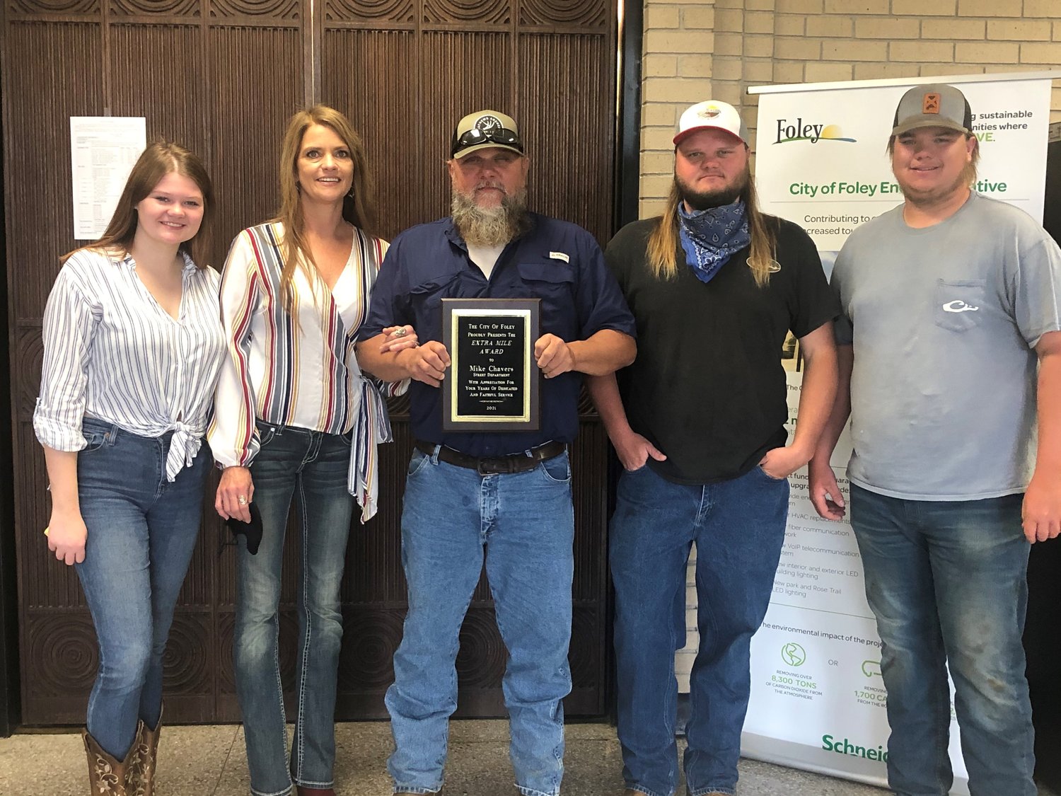Mike Chavers receives Foley's Extra Mile Award | GulfCoastNewsToday.com - Vimarsana News
