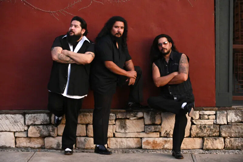 Los Lonely Boys publicity photo Ringo, Jojo and Henry Garza comprise Los Lonely Boys.