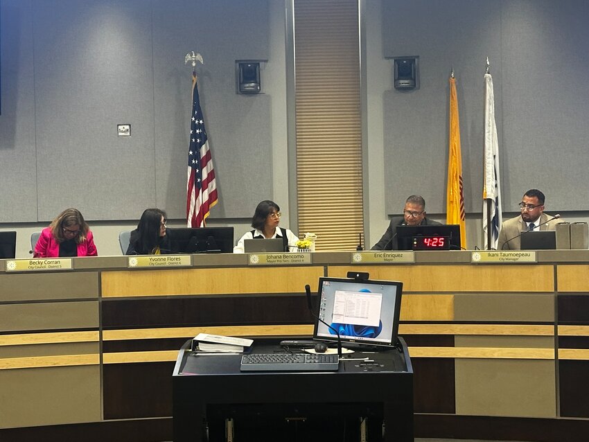 A City Council meeting turned heated when the city and petitioners disagreed over the number of signatures gathered for a petition intended to halt the city’s new zoning ordinance, Realize Las Cruces, from going into effect