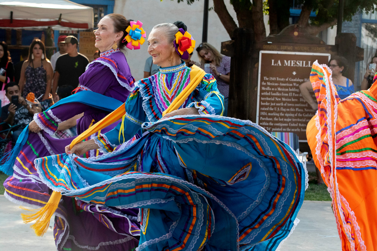 Las Perlitas del Pueblo dancers.