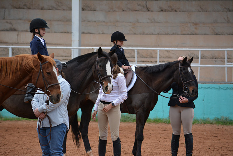 Keeley Moore, left, and Hailey Moore won second and third prizes in the lead line class on Devil's Chocolate and Juniper Rain.