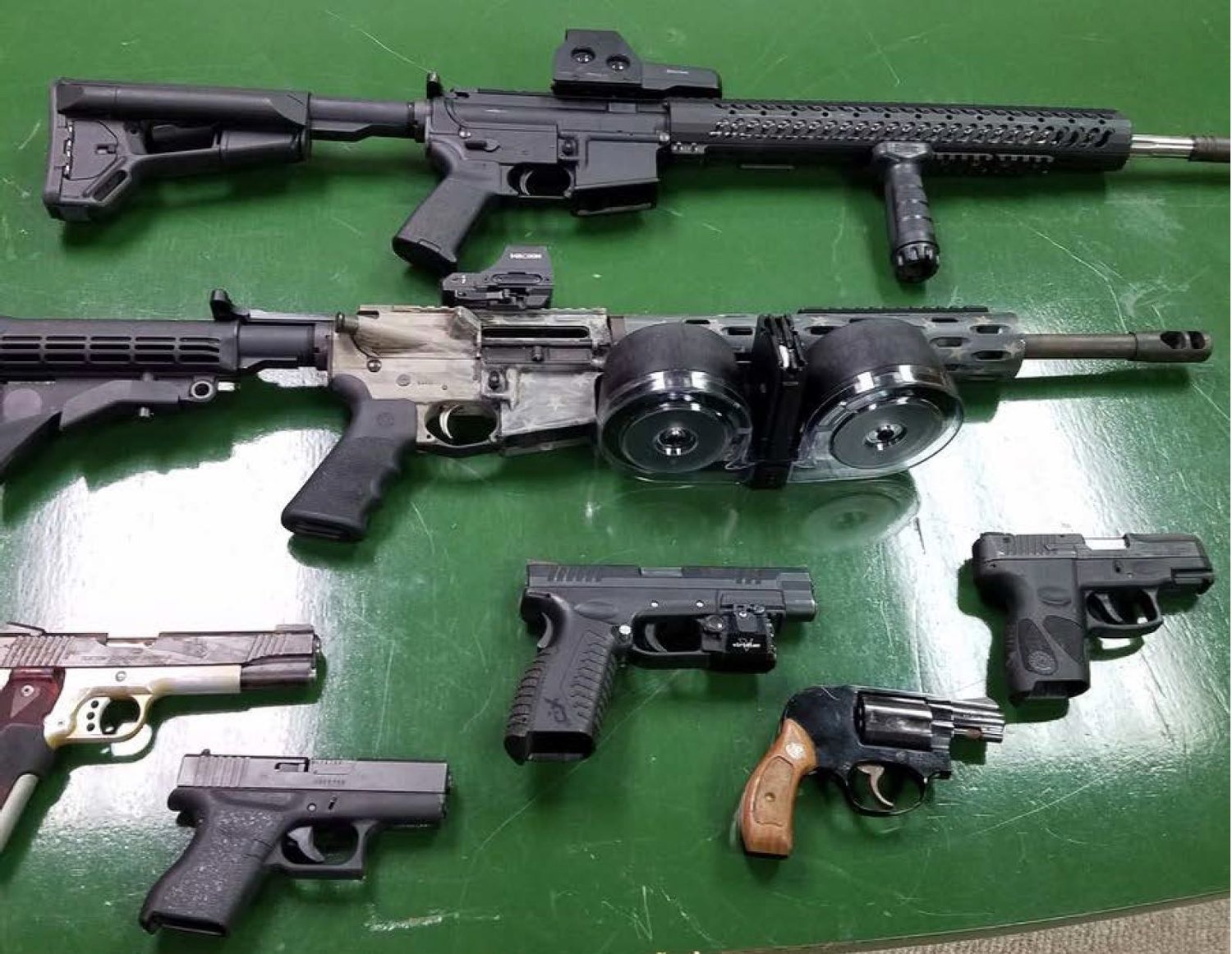 Felon gets 8 years for guns