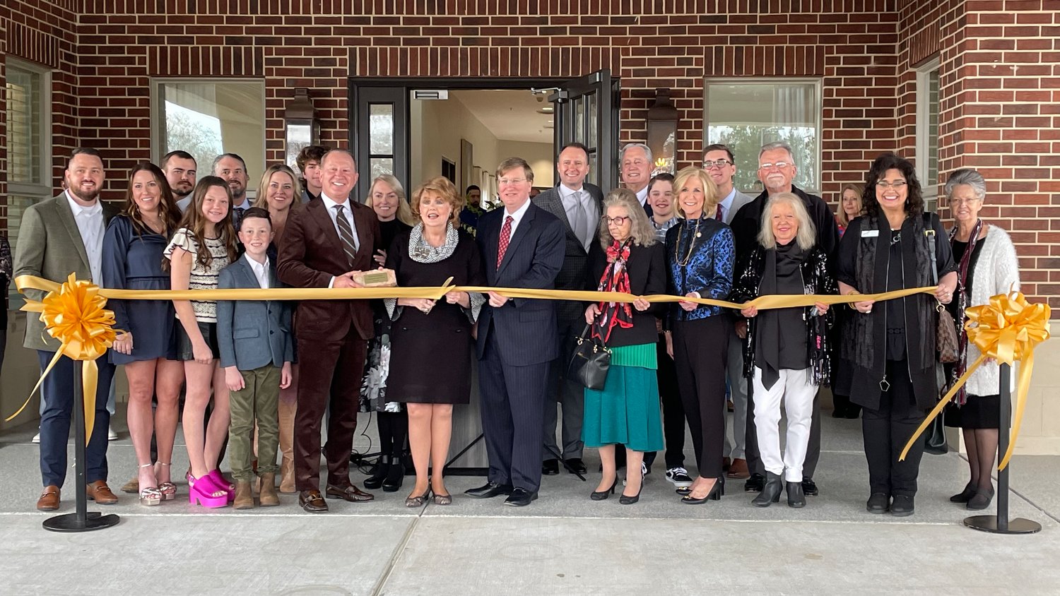 Governor Attends Ribbon-cutting