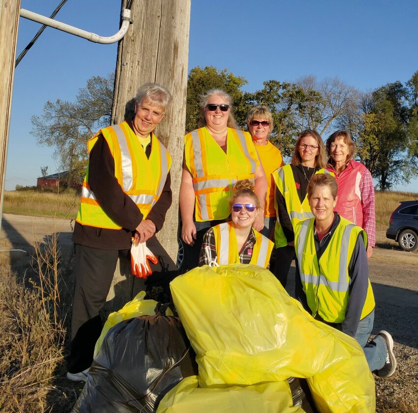 Pictured left to right: Arlys Schmidt, Lisa Davis, Linda Arendt, Nanner Oelkers, Shirley Lehmann, Heidi Davis and Lori Windhorst. Missing from photo Delila Gingrich.