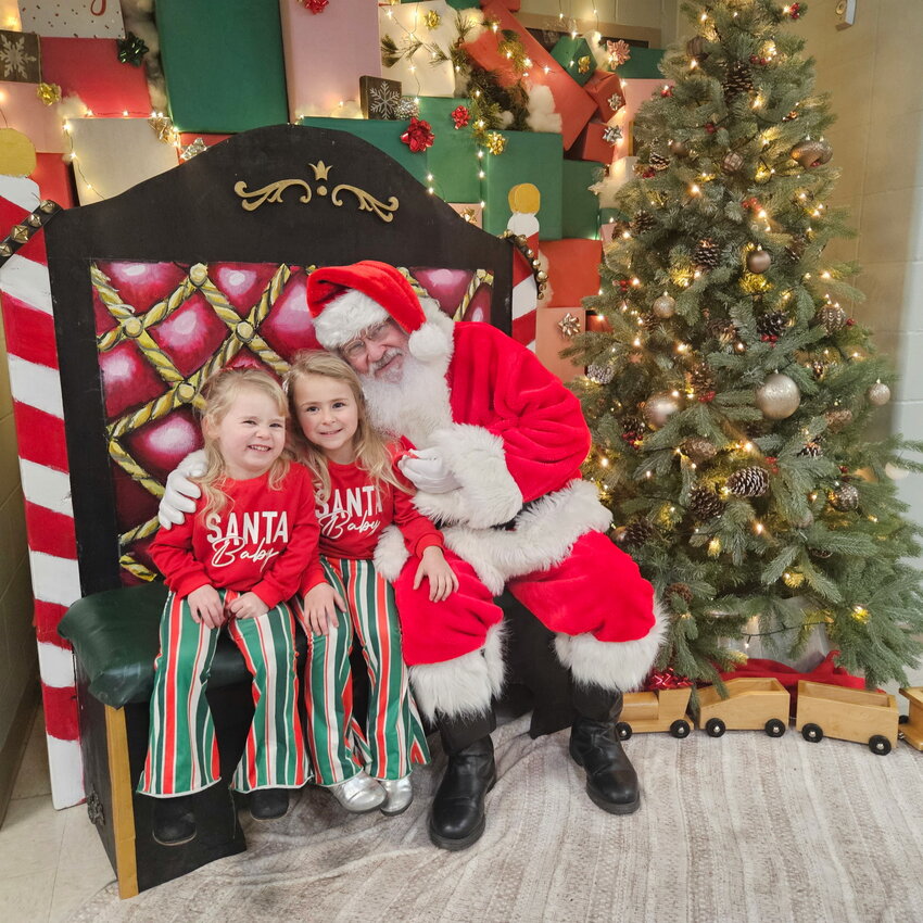 Willow and Ivy Vreedenburg with Santa