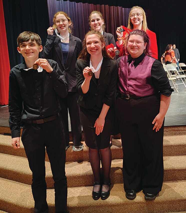 Back Row: Senior Reese Hiatt in Duo, Sophomore Ambrey Bernatz in Drama and Junior Zoe Wallenstein in Humor, Front Row: Junior Noah Witty, in Duo Junior Savannah Potter creative expressin and Senior Arllo Gall in prose.