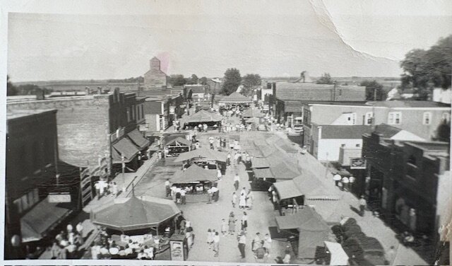 Main Street filled with Rides and Concessions in the 1930&rsquo;s and 40&rsquo;s