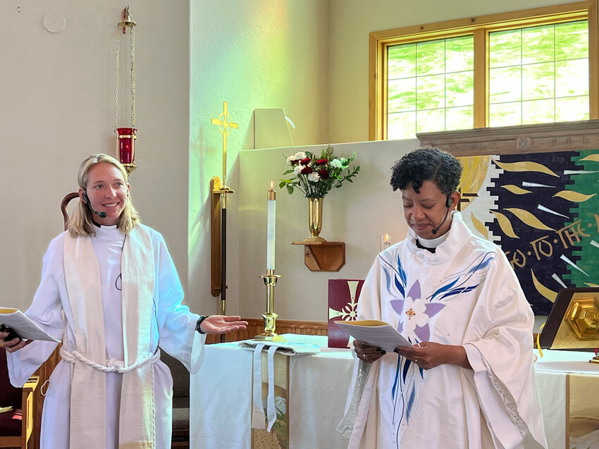Bishop visits Pagosa to invest new rector at St. Patrick's - The Pagosa Springs Sun - Vimarsana News