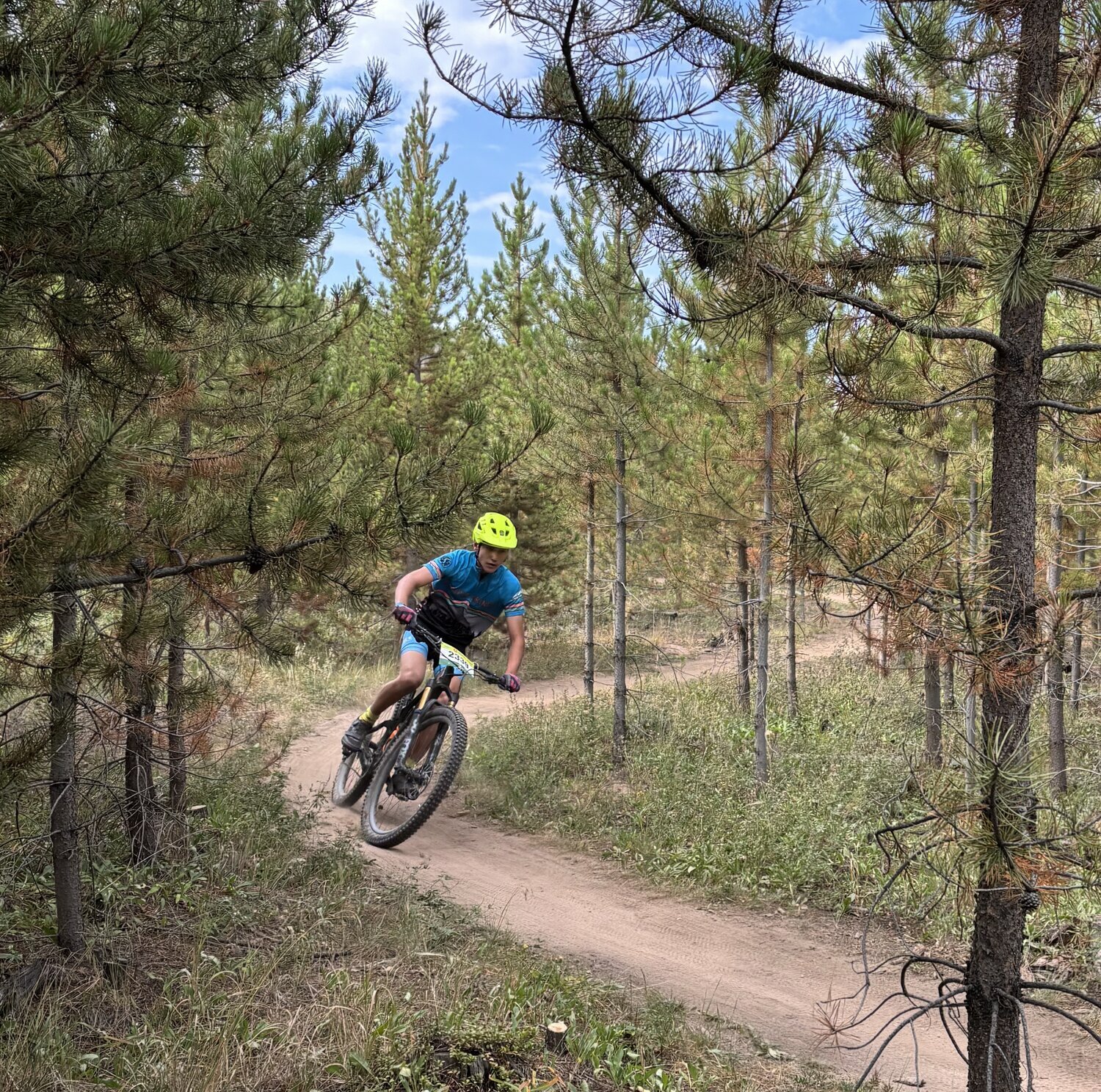 DUST2 junior Eric Smith passed 40 riders to place 14th in the JV boys&rsquo; category at the team&rsquo;s first race of the season on Aug. 24.