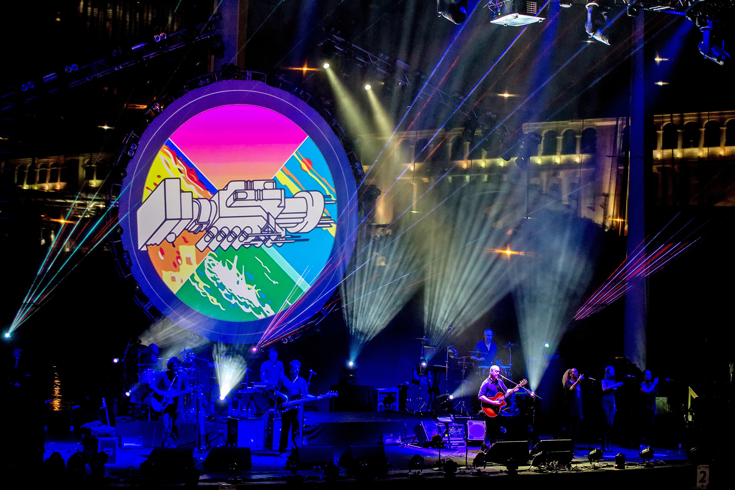 Мировые шоу. Brit Floyd. Брит Флойд концерт. Brit Pink Floyd. Brit Floyd стена.