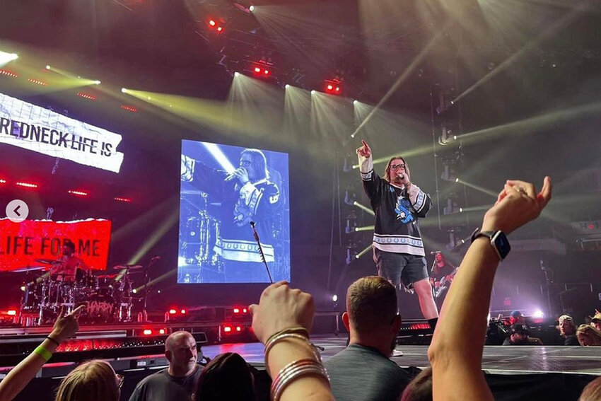 HARDY, Middle Tennessee State University recording industry alumnus and country music artist, wears a
custom-made MTSU ice hockey jersey adorned with “HARDY” across the back at one of his shows in fall 2023.