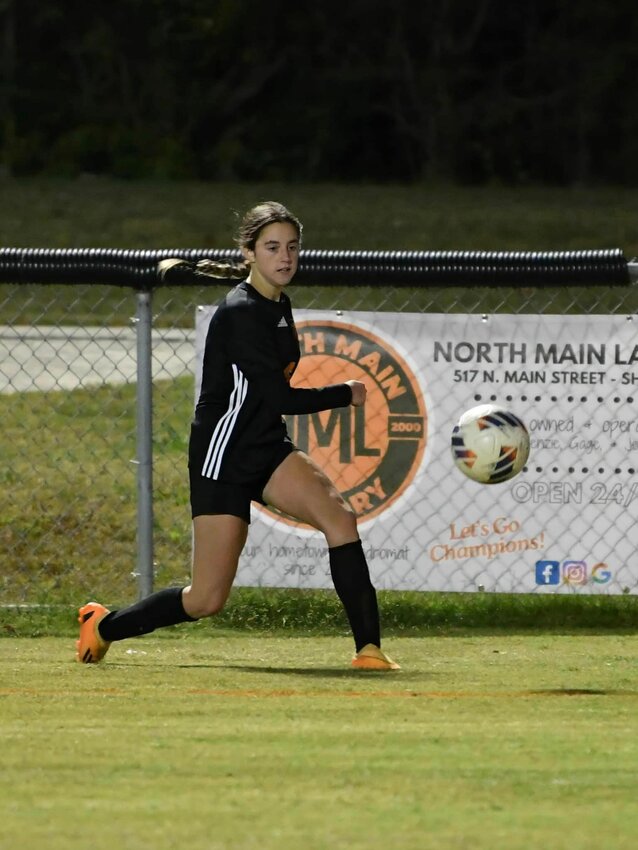 Kaylee Martin (9) provided the assist for Cascade's lone goal on Thursday.