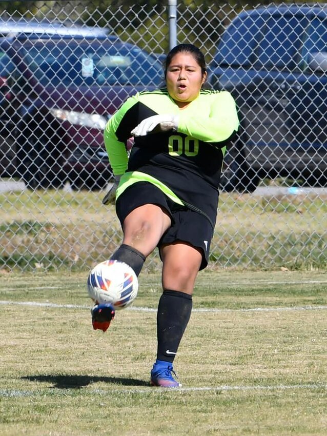 Irais Rojas (00) finished with 9 saves to preserve her 4th consecutive shutout.