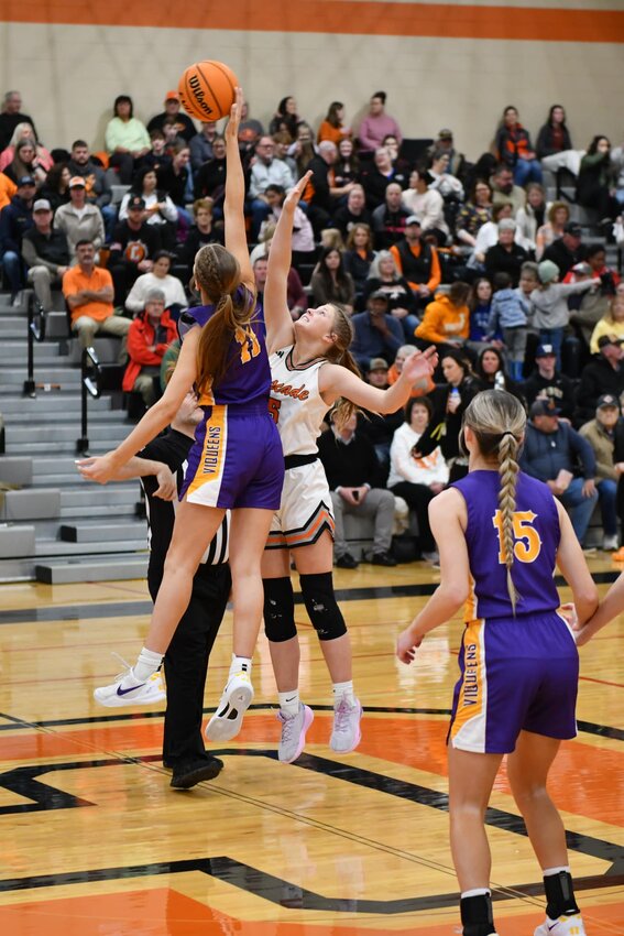 Alyssa White (11) scored 13 points at Chapel Hill on Friday.