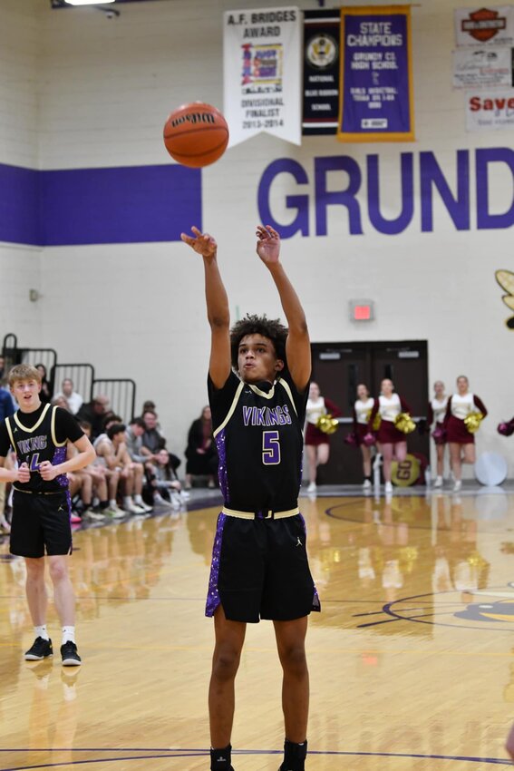 Jaxson Williams (5) scored a team-high 14 points in Friday's loss.