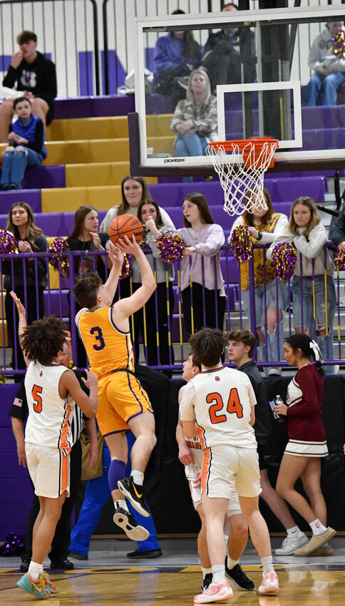 Charlie Haskins (3) scored 20 pts in the 2H on Monday.