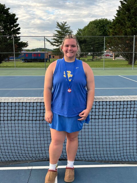 Lilly Smith (pictured) advanced to Regionals after winning the Girls District 8-AA Individual Championship on Monday.