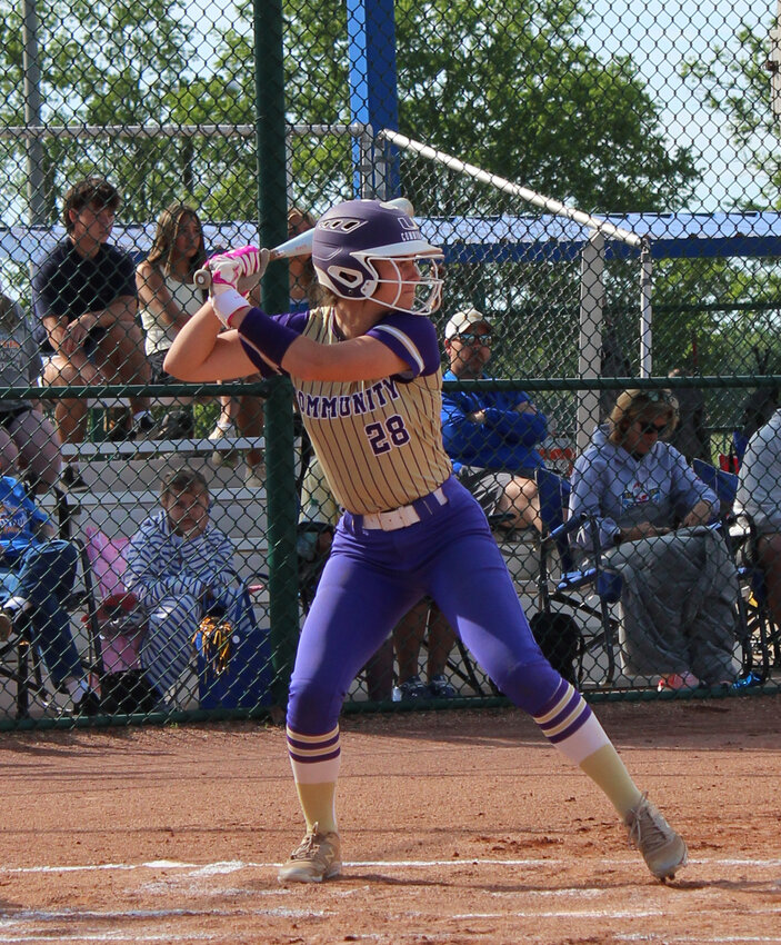 Mattie Maxey (28) went 2-2 and drove in the lone Viqueens' run against Liberty Creek on Thursday.