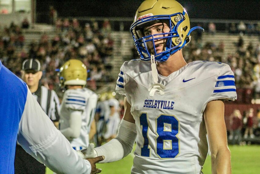 William Bobo (18) hauled in a game-winning 64-yard TD from his younger brother, Stephen, against Coffee County in 2024.
