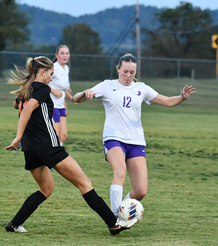 Taylor Finch (12) scored the Viqueens only goal of the night against Cascade.
