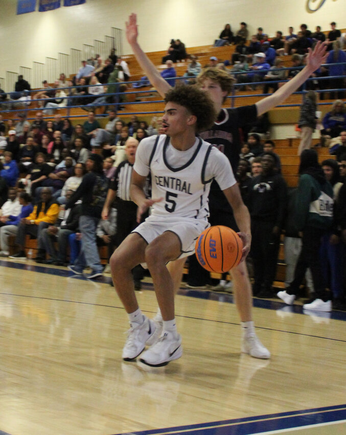 Malek Johnson (5) scored 10 points on Tuesday.