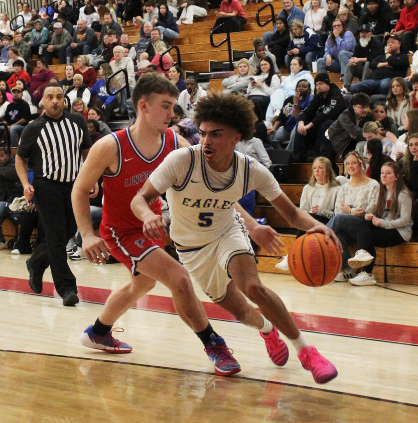 Shelbyville's Malek Johnson (5) drives to the basket in the fourth quarter of Tuesday's loss to Lincoln County. Johnson finished with a team-high 18 points to lead the Golden Eagles.