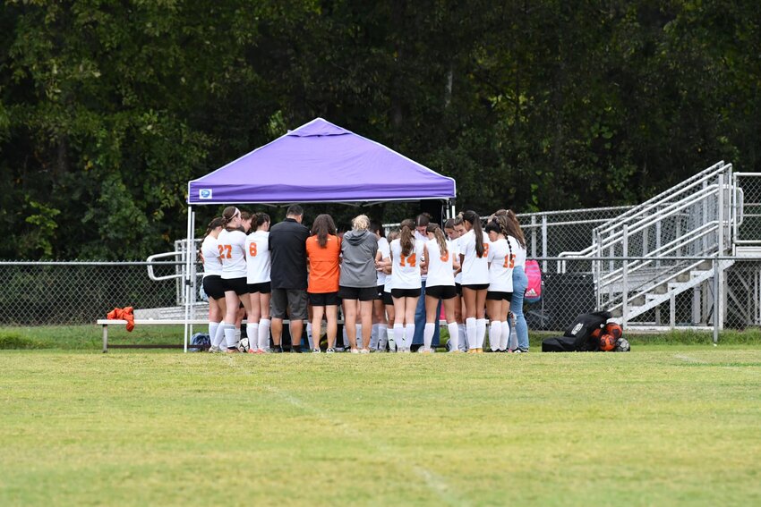 Cascade survived a late goal from the Viqueens to win 2-1 on Tuesday night.