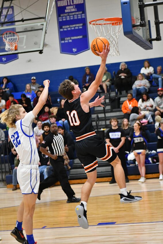 Henry Stone (10) chipped in with 10 points at Huntland.