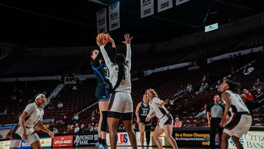 Anastasiia Boldyreva (2) was recently named the CUSA POTW.