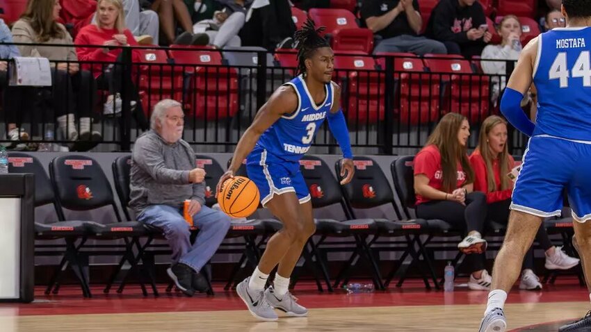 Jestin Porter (3) led MTSU with 17 points at Jacksonville State on Thursday night.