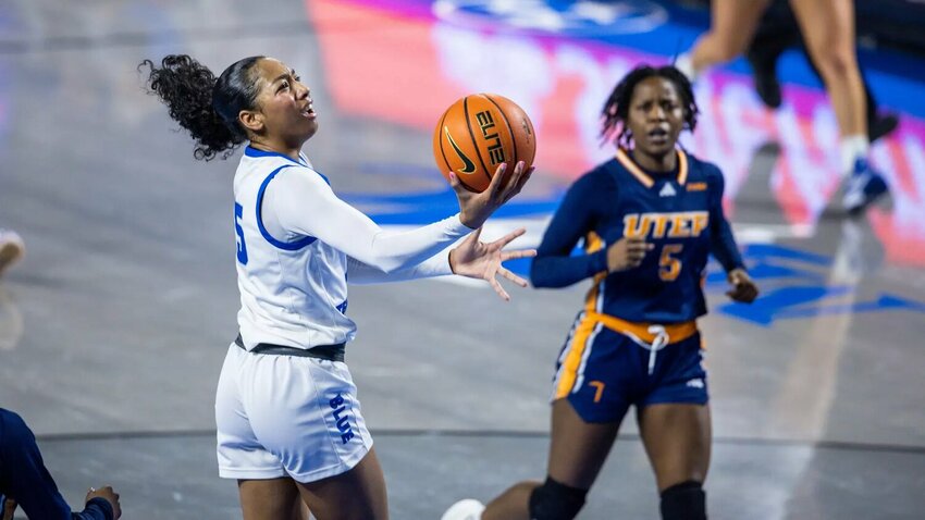 Ta'Mia Scott (15) was named the CUSA POTW after strong outings against New Mexico State and UTEP that propelled MTSU to a pair of big conference wins.