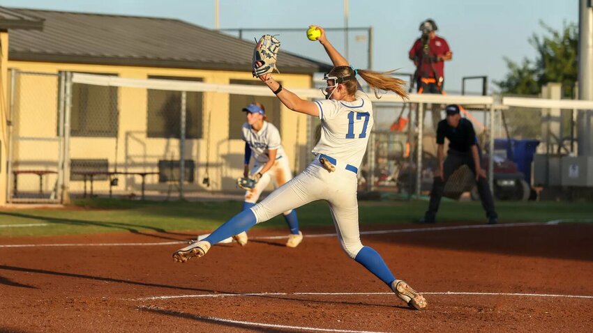 Leila Ammon (17) went 6.0 innings in the circle in game one on Friday, giving up four earned runs on six hits and three walks with one strikeout on 88 pitches. Ammon also went 2-3 at the plate.