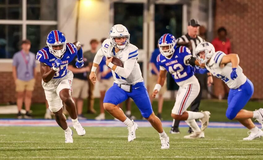 Nicholas Vattiato (11) was recently named to the 2025 Allstate AFCA Good Works Team for the second consecutive season.