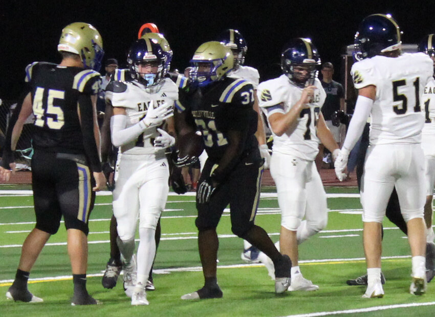 Robert Bailey (31) finished with 195 yards rushing and 1 TD on 25 carries in Friday's close win over Independence.