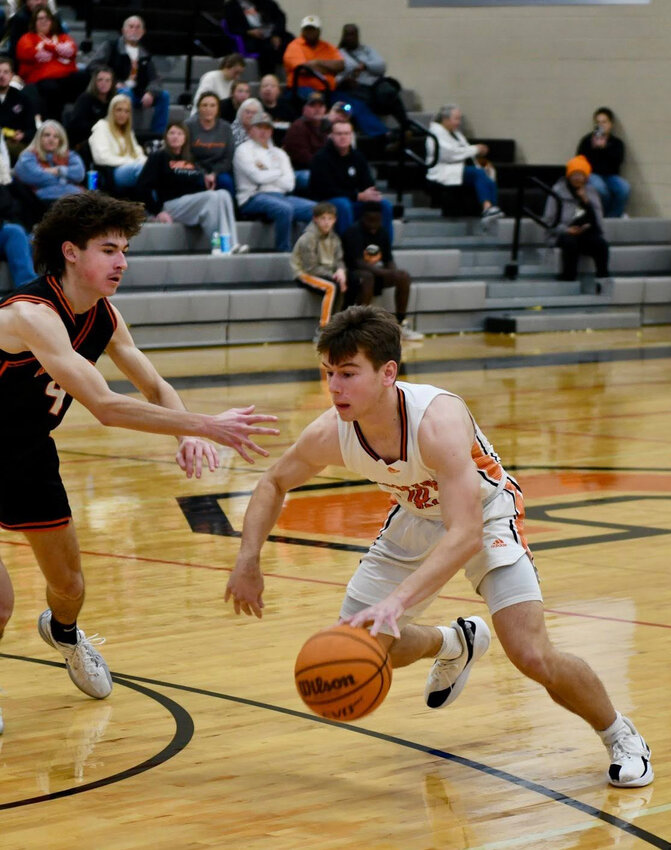 Henry Stone (10) led Cascade with 15 points in Tuesday's loss against Richland.