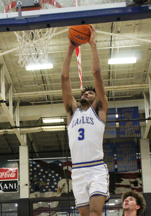Tae'Shawn Shelton (3) scored a game-high 21 points to lead the Golden Eagles to a 15-point win over East Hamilton in the Region 3-AAAA quarterfinals on Saturday.