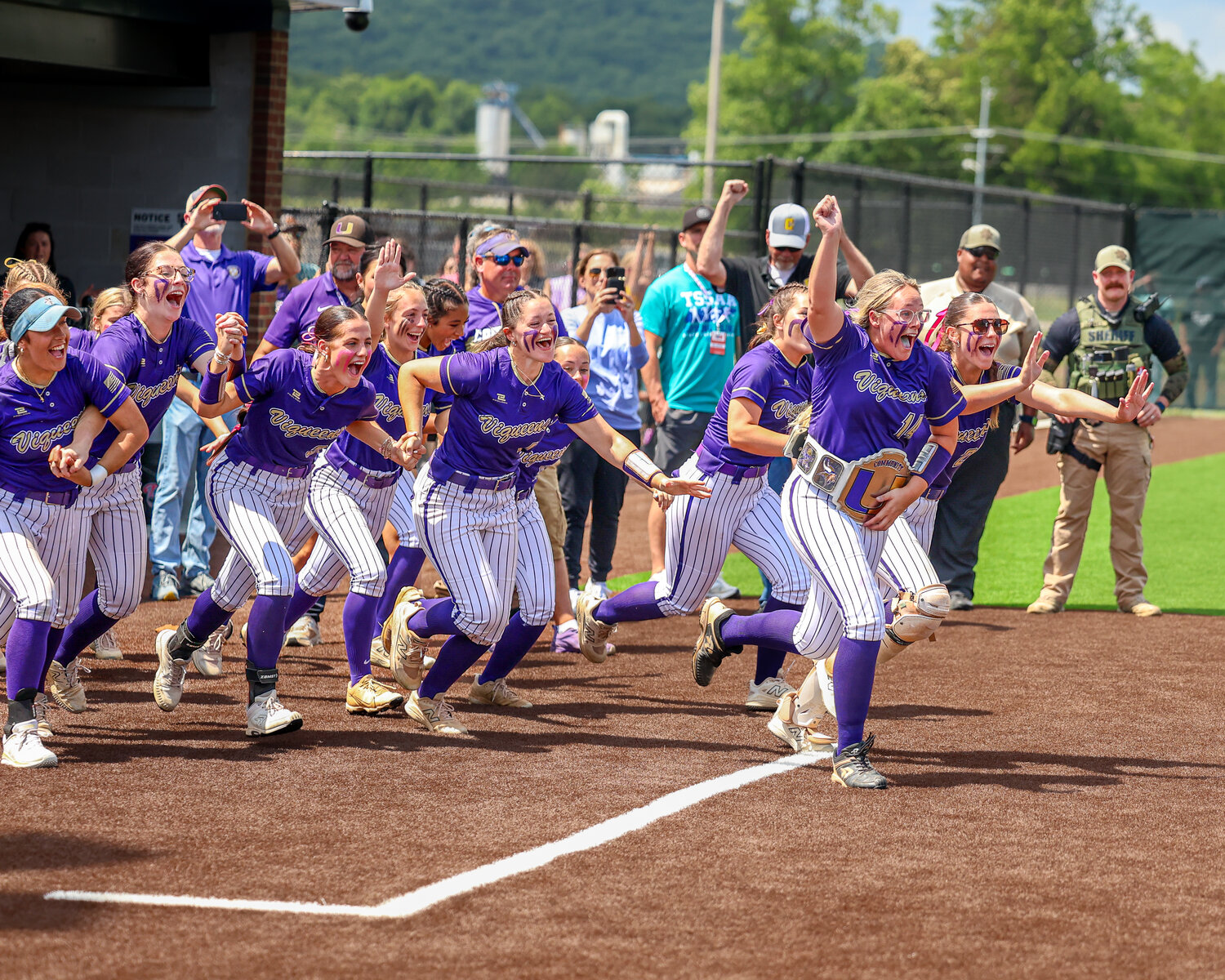 "They had the mindset of, 'we've seen it all, so let's take care of business'" – Viqueens Secure First-Ever State Championship in Win Over Marion County