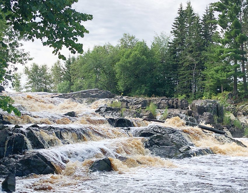 he largest drop on the Little Fork River, known as 
Hannine Falls, is located near Meadowbrook.  The falls 
create a Class IV rapids that is best portaged rather than run.