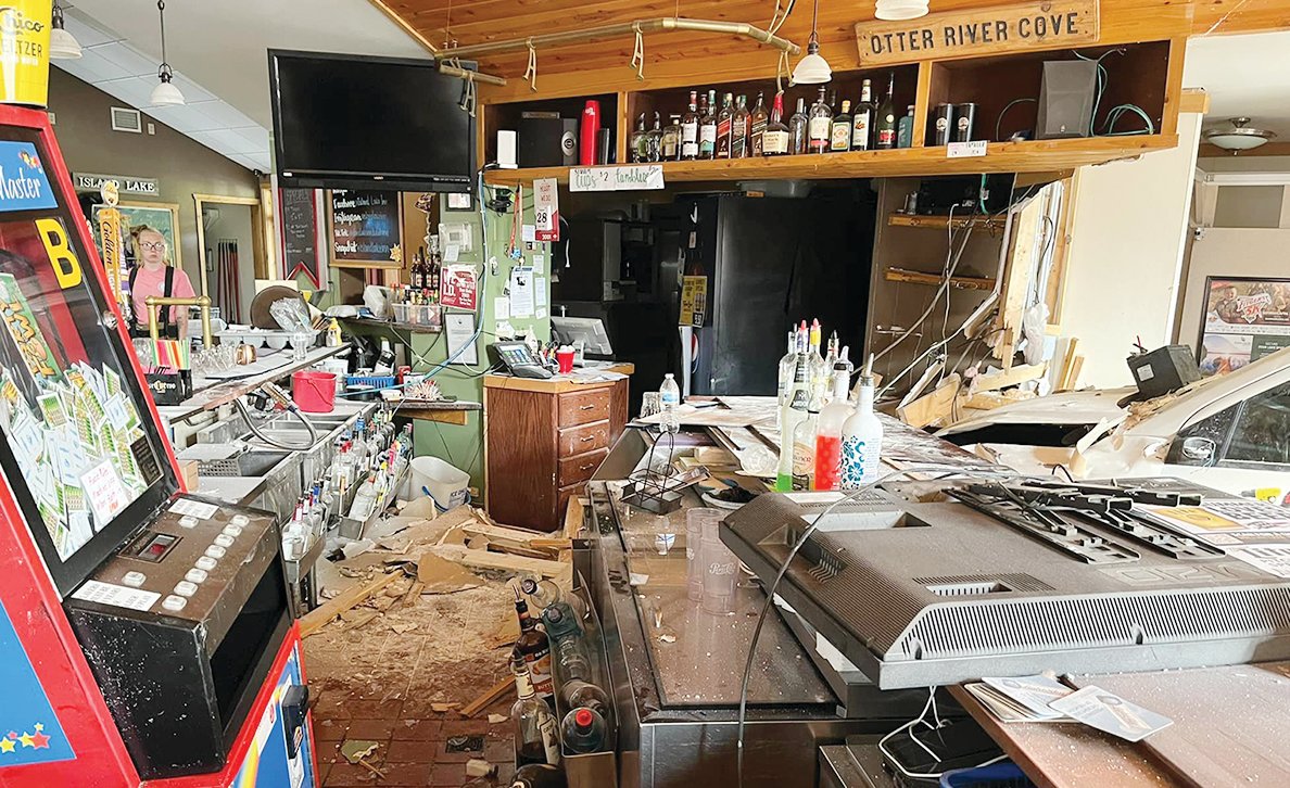 Tower man plows car into Island Lake eatery - Vimarsana News