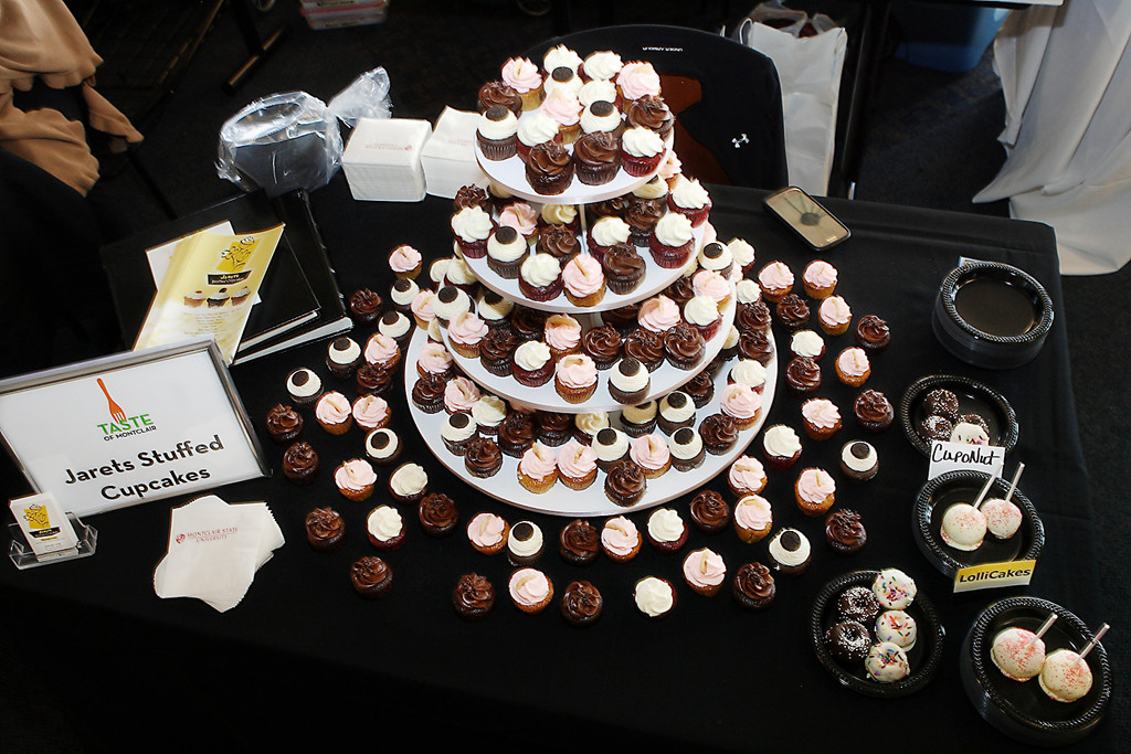 Nothing stuffy about Jarets stuffed cupcakes! The Jersey Tomato Press