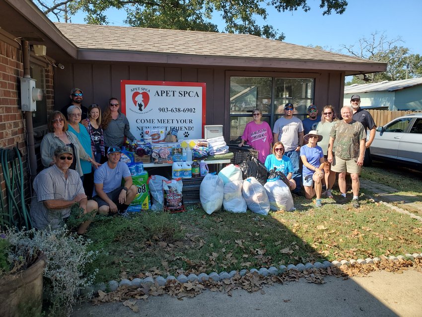 Taking part in the workday were, from left, Tim Langston, Carolyn Harris, Terry Dollinger, Steve Hooton, Lana Harder, Craig Loving, Kim Gannon, Barbara Stears, Kristin Blakemore, Josh Blakemore, Pat Gannon, Wayne Greenlee, Liz Greenlee, David Gannon and David Blaylock.